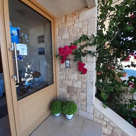 Kritikos Apartment *