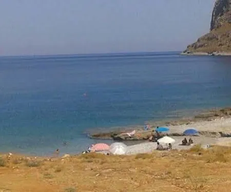 Kritikos شقة